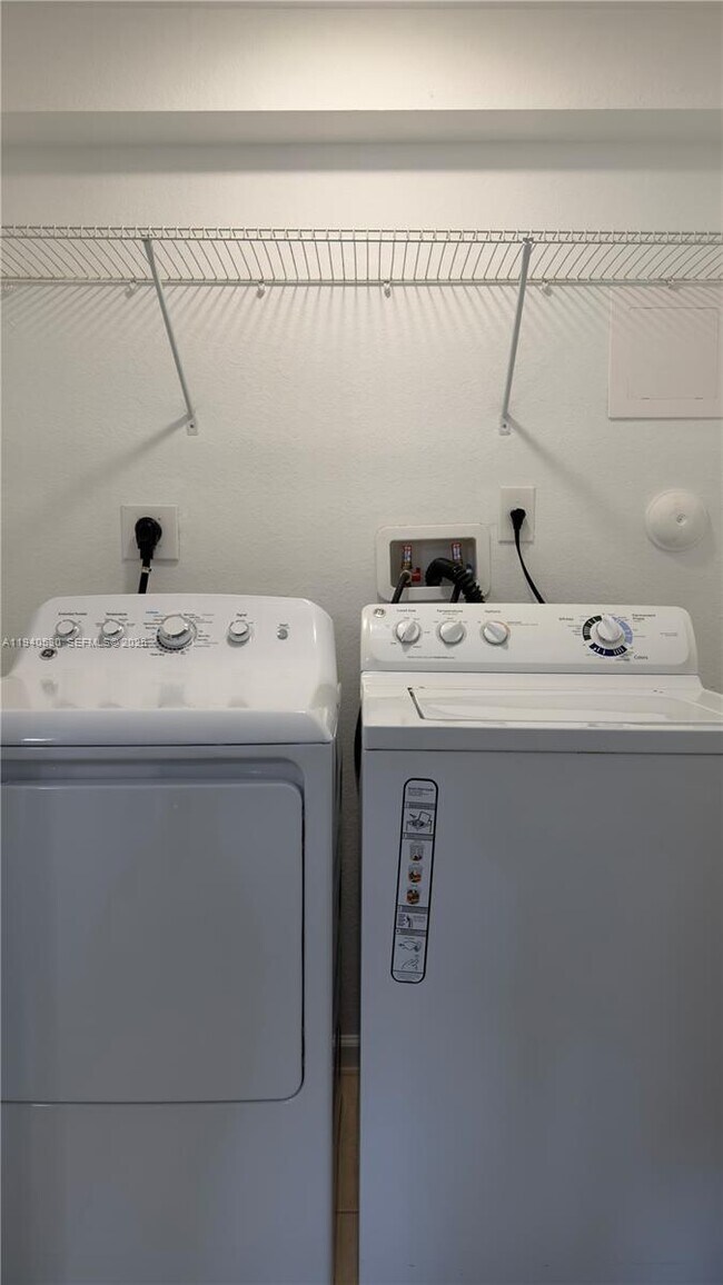 Building Photo - 8800 NW 97th Ave