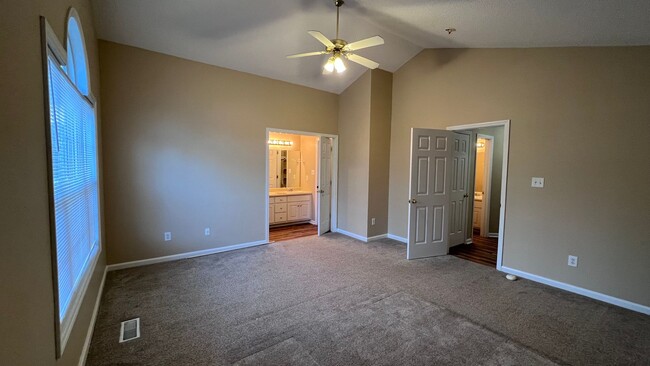 Building Photo - 212 Walnut Creek Dr