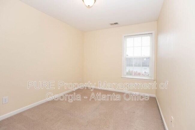 Building Photo - 1750 Heights Cir
