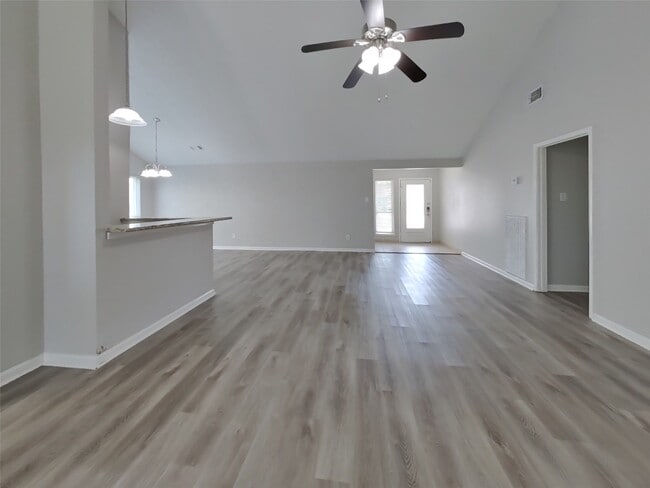 Building Photo - 7318 Foxway Ln