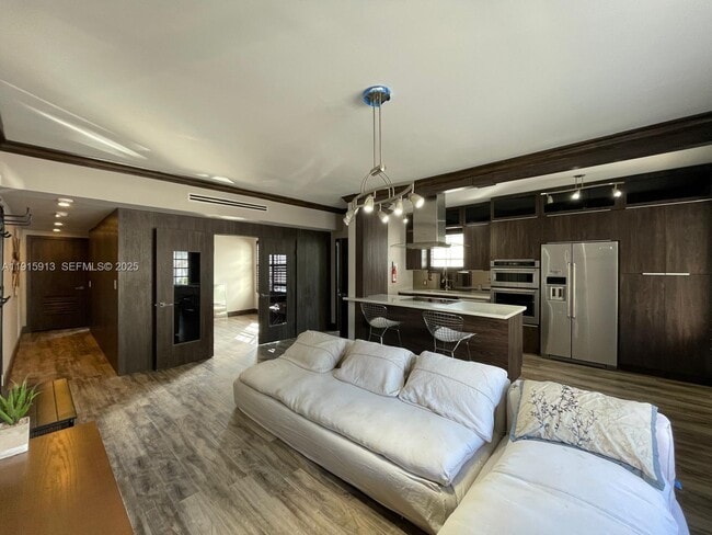 Building Photo - 610 8th St