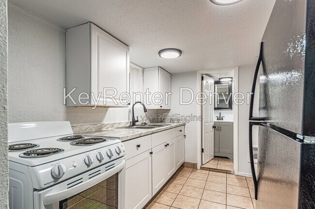 Building Photo - 929 5th St