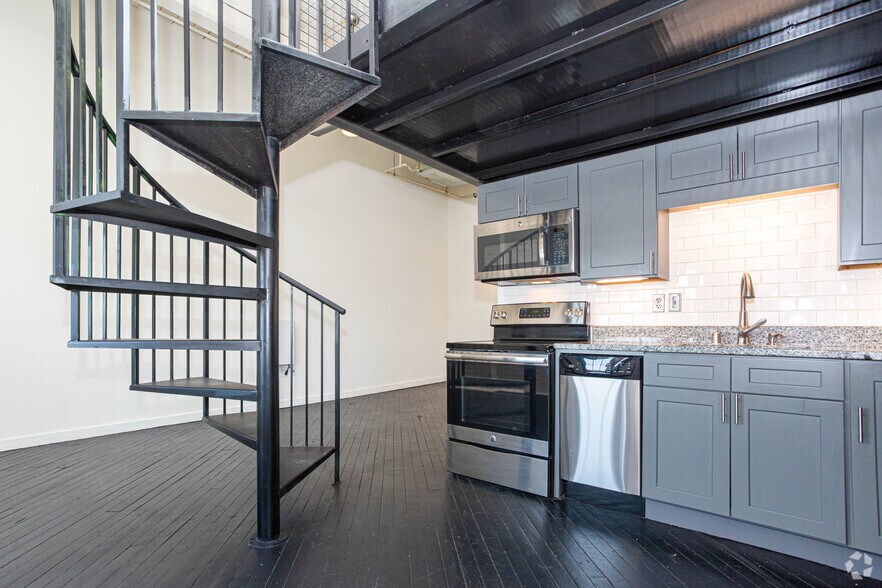 Primary Photo - Lofts of Broadway