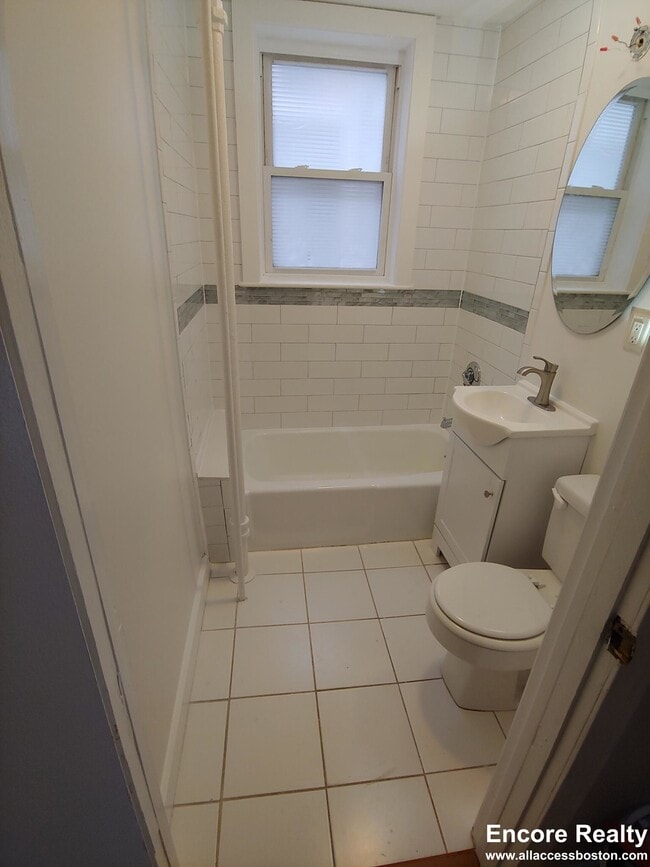 Building Photo - 224 Hanover St