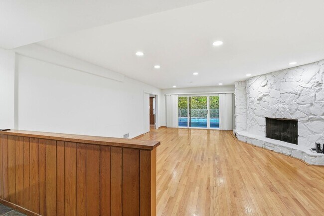 Building Photo - 1008 Westholme Ave