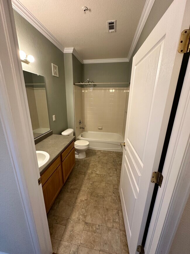 Building Photo - 8035 Lee Dr