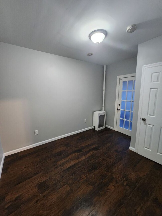 Building Photo - Joseph Gordon