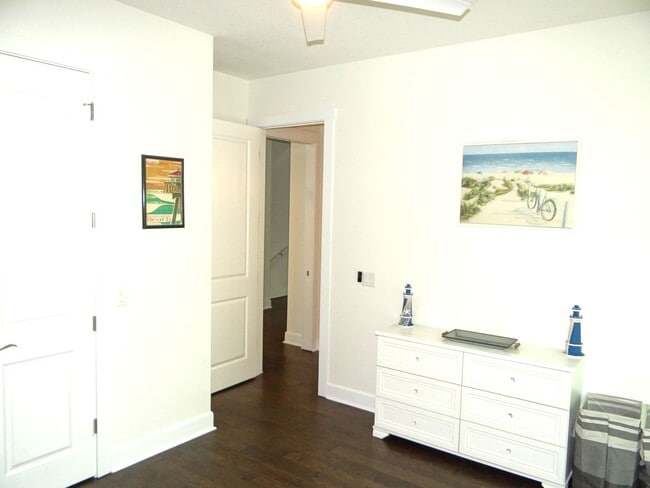 Building Photo - Furnished Townhome in Dunedin
