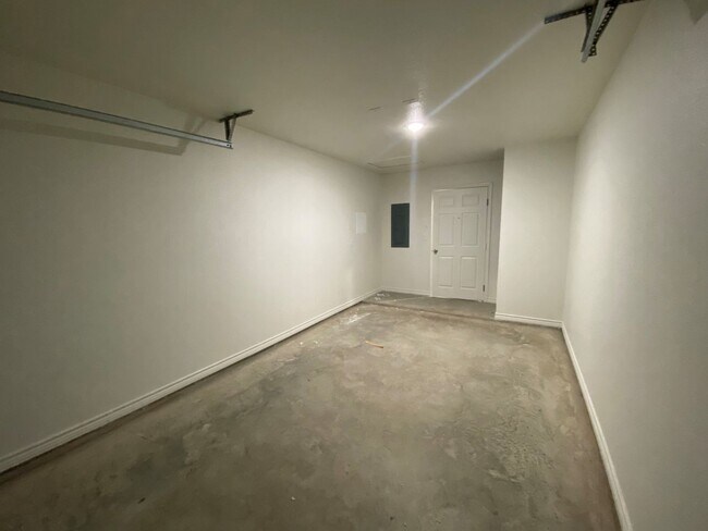 Building Photo - 2306 Alterman Dr