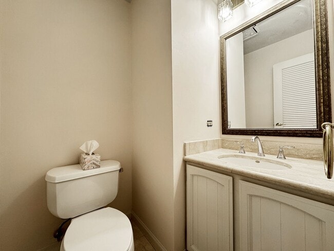 Building Photo - Pet Friendly Hawaii Kai Townhouse with A/C