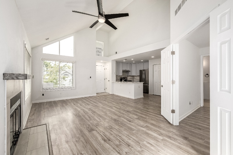 Primary Photo - 8500 E Jefferson Ave