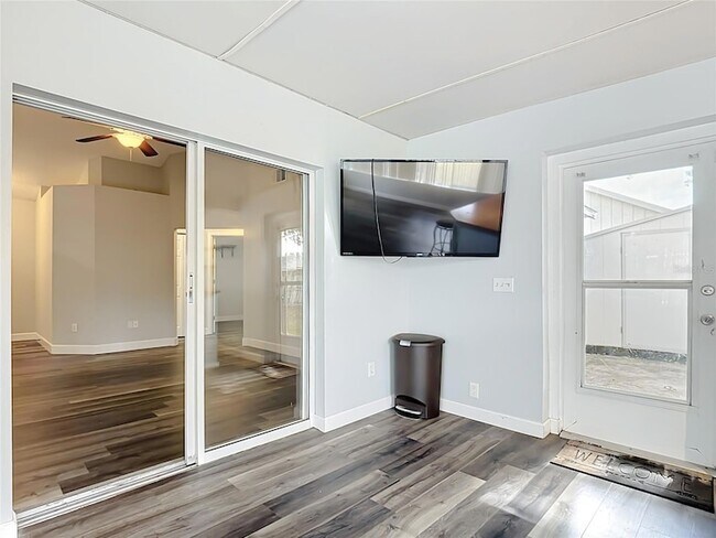 Building Photo - 227 Robbins Rest Cir