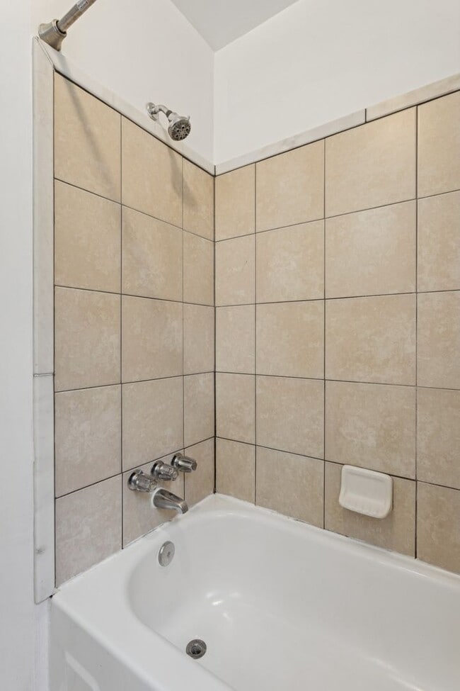 Building Photo - Christopher Shores