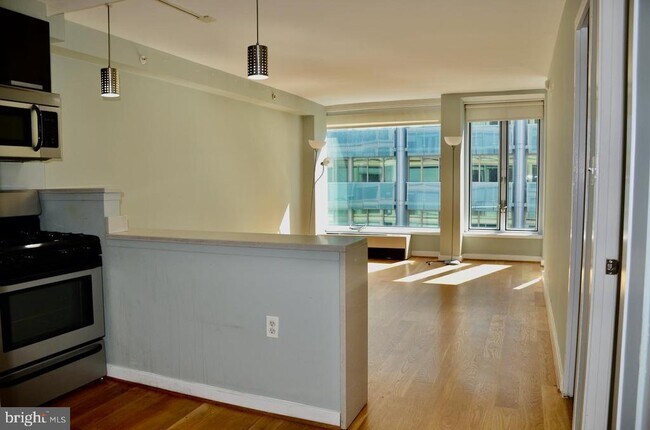 Building Photo - 1101 3rd St SW