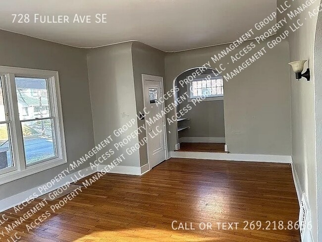 Building Photo - 728 Fuller Ave SE