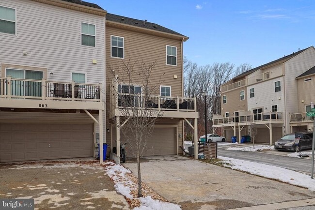 Building Photo - 865 Weald Way