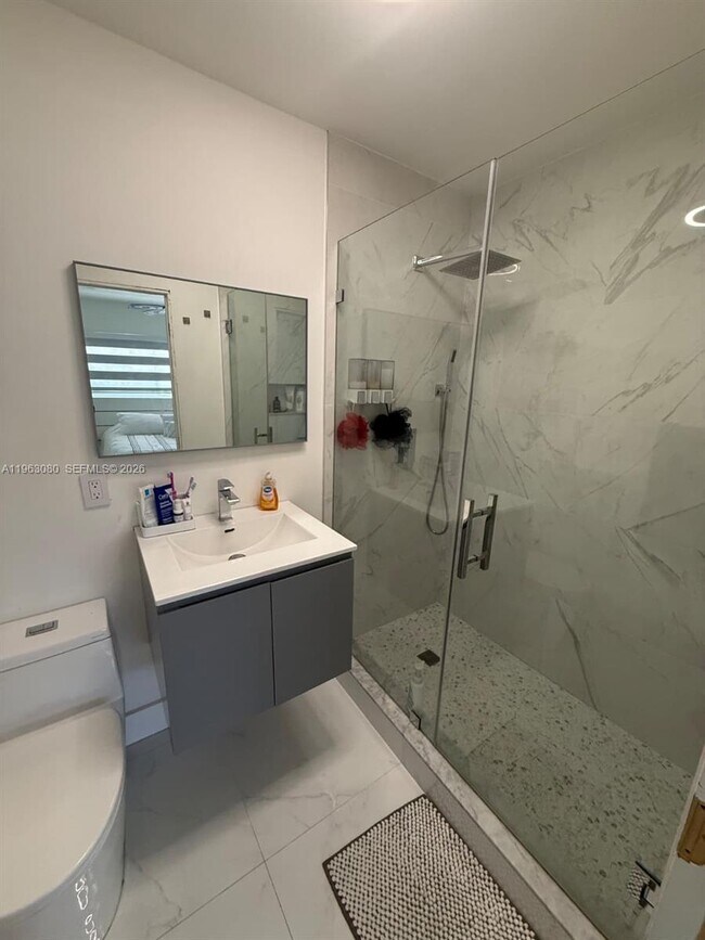 Building Photo - 9611 Jamaica Dr