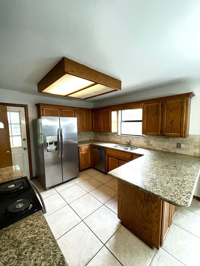 Building Photo - 512 N 37th St