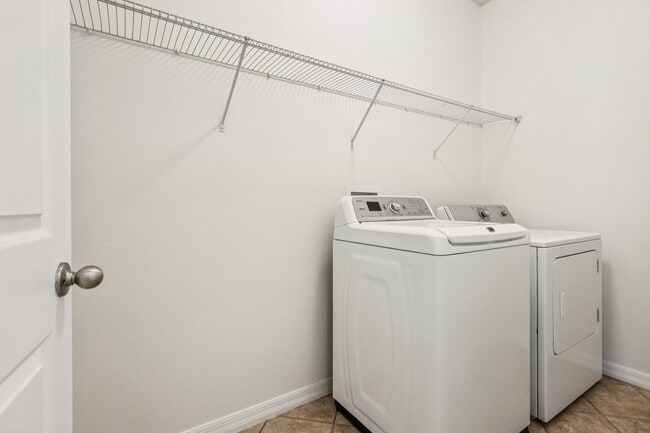 Building Photo - 1126 Maumee St