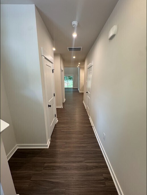 Building Photo - Beautiful 3-Bedroom, 3-Bath Home with Mode...