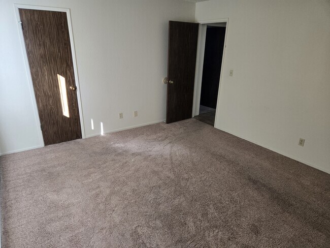 #2 Bedroom - 613 Peartree Dr