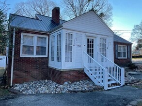 Building Photo - 1098