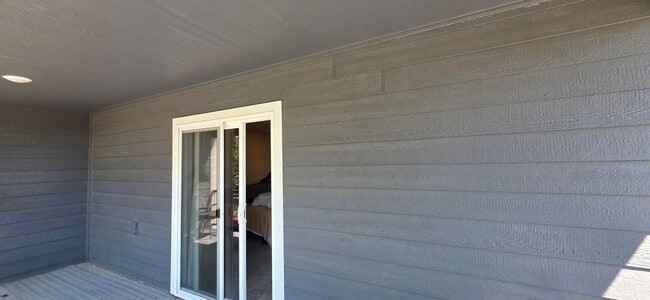 Building Photo - 2912 Cribbon Ave