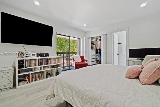 Building Photo - 3627 Cocoplum Cir