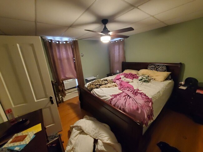 Building Photo - AVAILABLE May 2026 - Wonderful 4 Bedroom House - 2 Car Garage