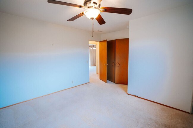 Building Photo - 3BD/2BD Home Located next to the Hospital in Eureka!