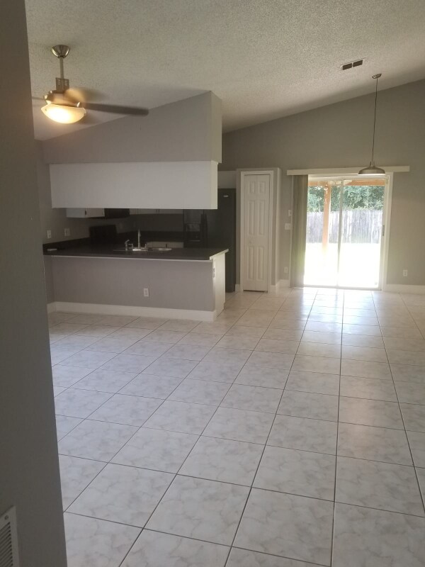 Building Photo - 1 Underhill Loop Dr