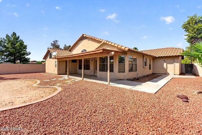Building Photo - 7427 W Topeka Dr