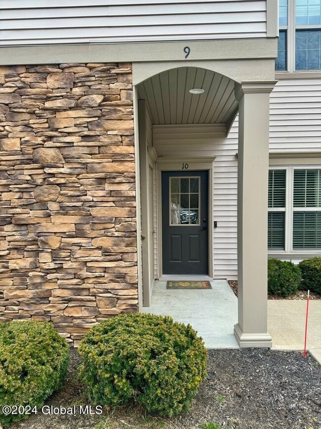 Building Photo - 10 Lancaster Pl