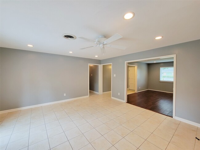 Building Photo - 5846 Ettrick Dr