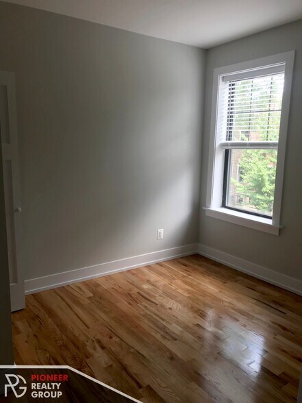 Building Photo - 1450 W Byron Ave