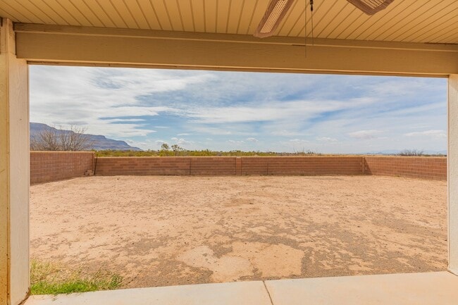 Building Photo - Beautiful Two Story House
