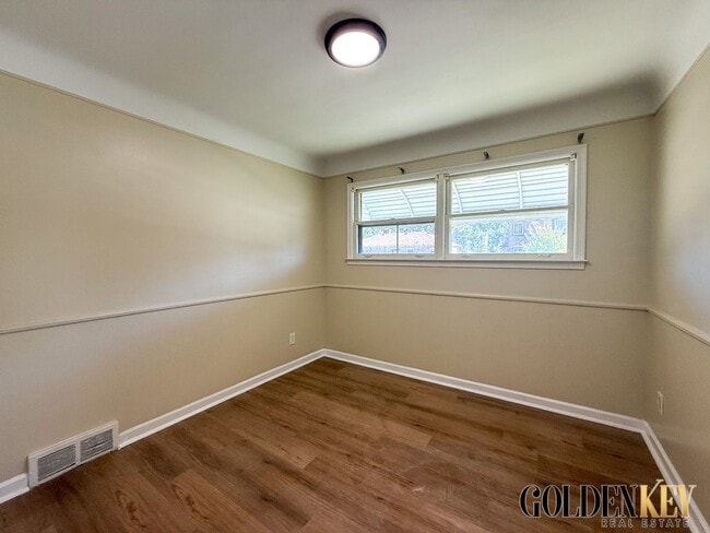 Building Photo - Spacious Newly Remodeled Ranch!