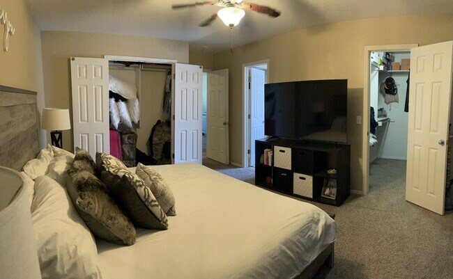 Building Photo - 10413 NW 45th St