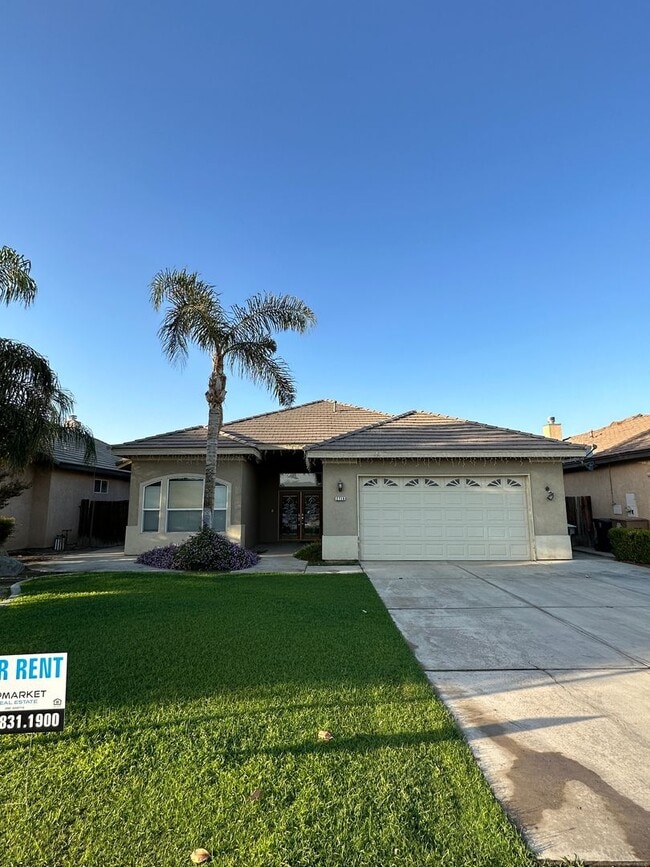 Building Photo - 4 Bed, 2 Bath Home with Pool in Southwest Bakersfield