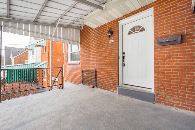 Building Photo - AVAILABLE MAY 1ST! UPDATED THROUGHOUT! 3-bedroom in Beechview!