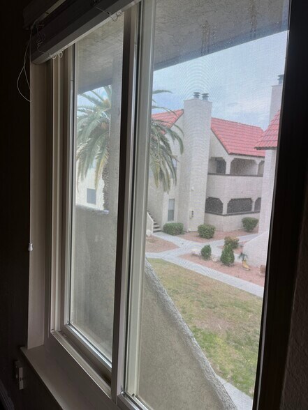 Building Photo - 5078 Spencer St