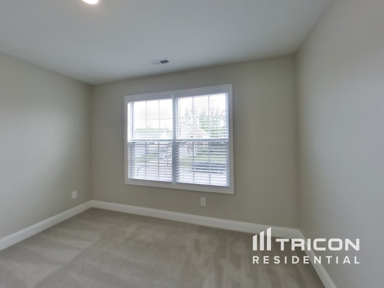 Building Photo - 509 Sourwood Dr