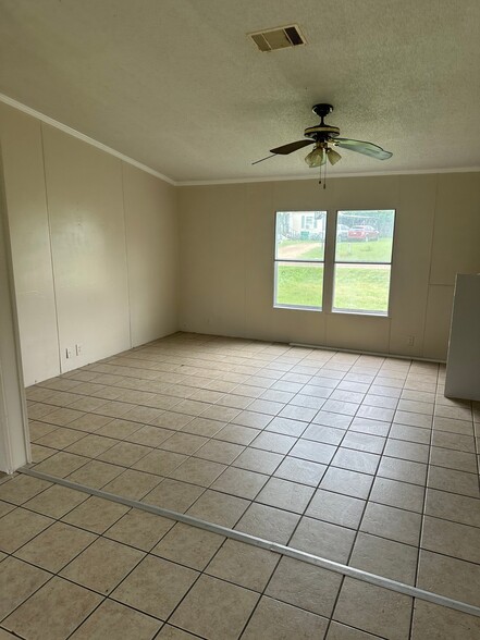 Building Photo - 120 Forest Creek Ln