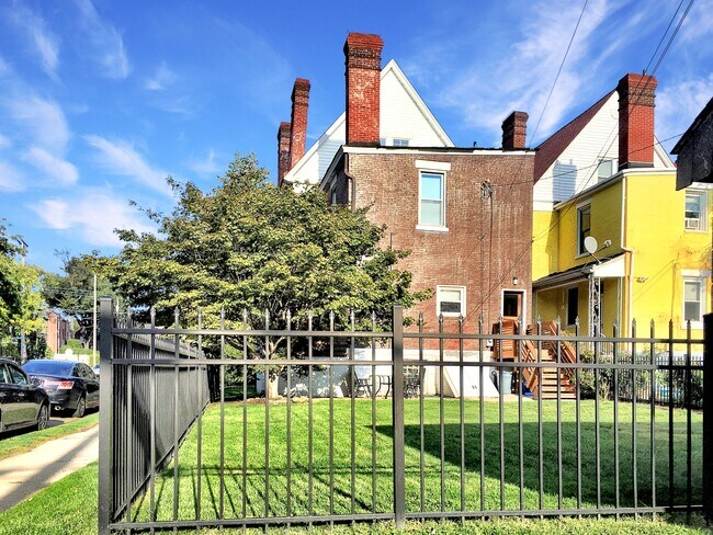 Building Photo - 724 Maryland Ave