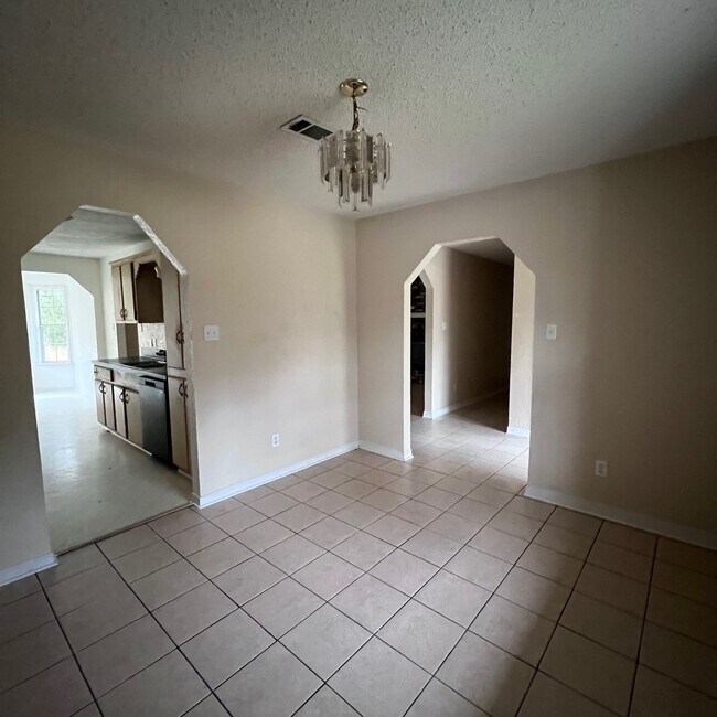 Building Photo - 161 Pinehill Mnr