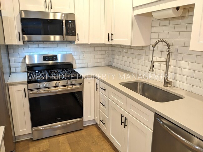 Building Photo - 6836 N Hudson St