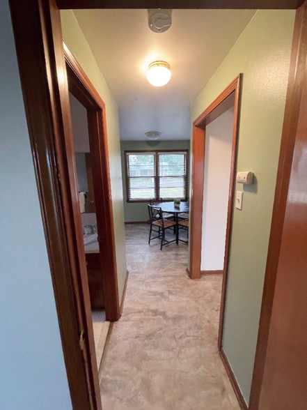 Building Photo - 2417 Quail Dr