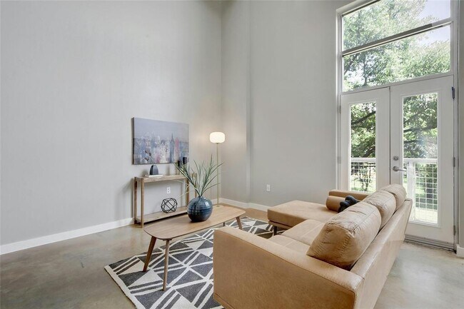 Building Photo - 1601 E Cesar Chavez St