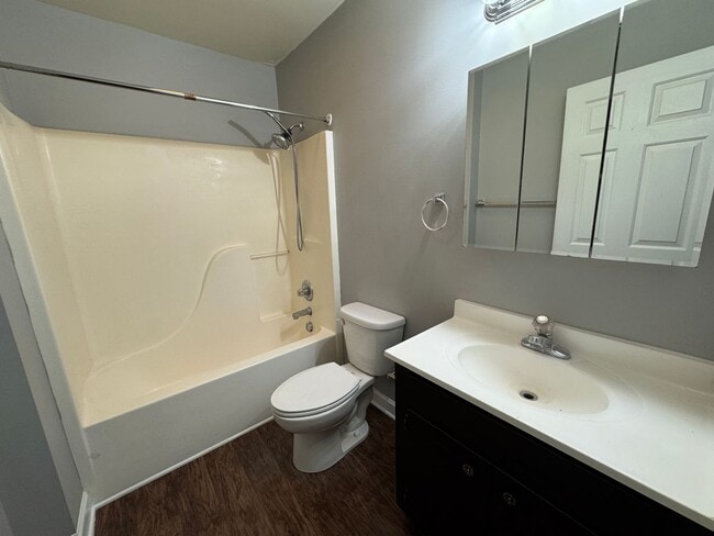 Building Photo - 2009 Grandhaven Dr