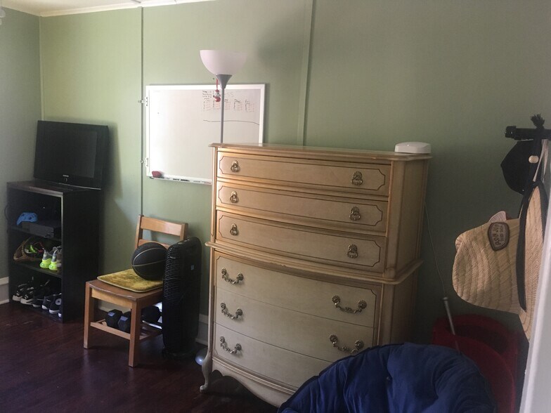 Building Photo - 1302 Hillside Ave